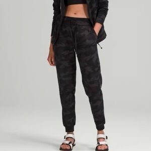 Women’s Lululemon High-Rise Scuba Jogger